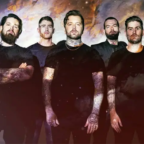 Photo des 5 membres du groupe Bury Tomorrow, regardant l'objectif avec un fond de nuit étoilé projeté sur eux.